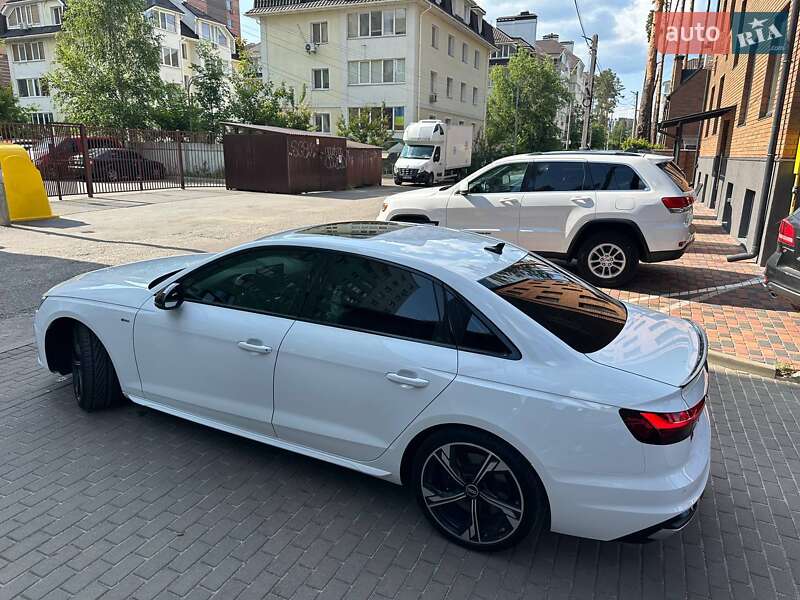 Седан Audi A4 2022 в Киеве
