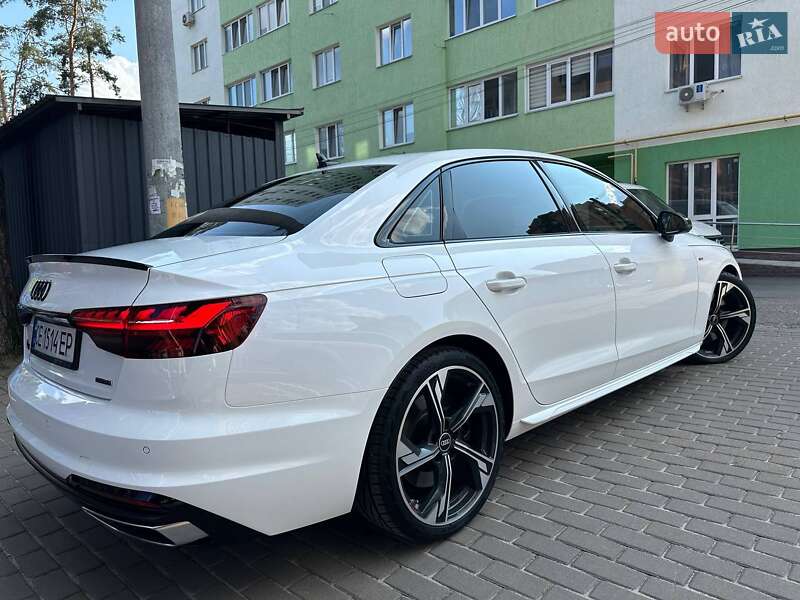 Седан Audi A4 2022 в Киеве