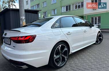 Седан Audi A4 2022 в 