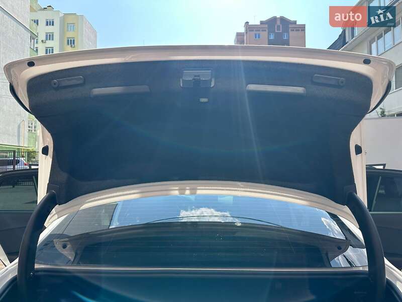 Седан Audi A4 2022 в Киеве