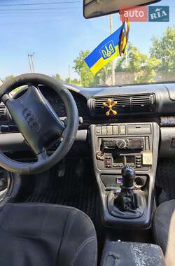 Седан Audi A4 1996 в 