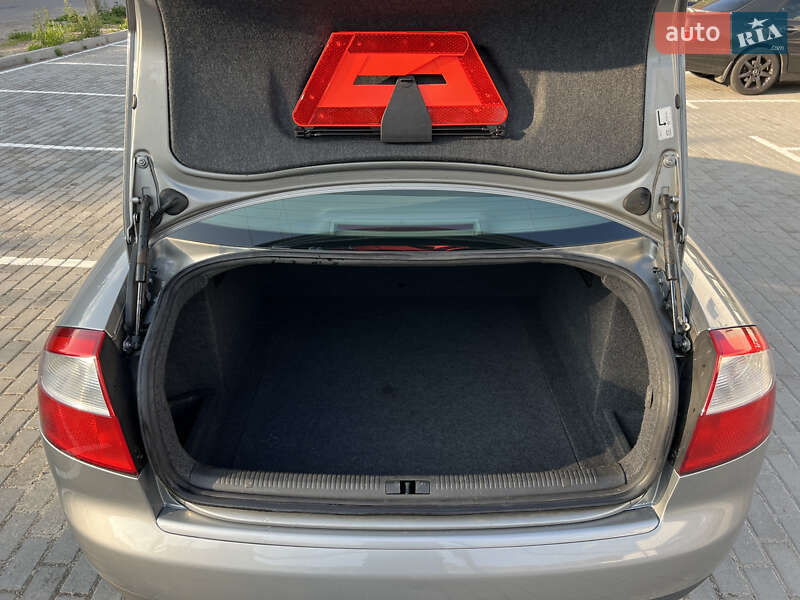 Седан Audi A4 2001 в Києві