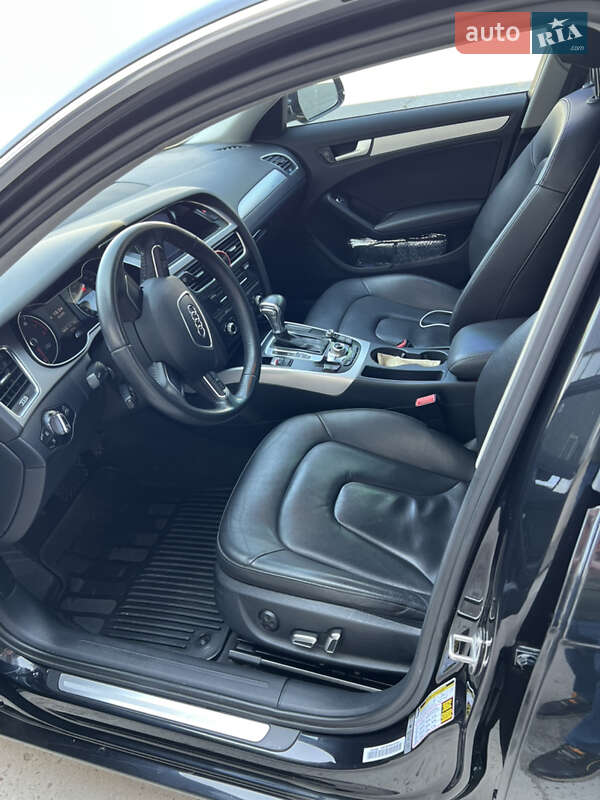 Седан Audi A4 2013 в Львове