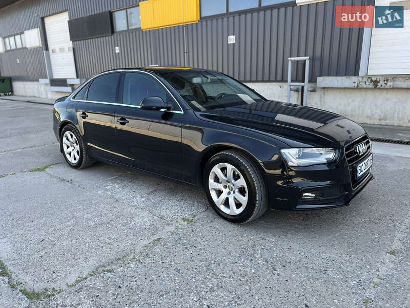 Седан Audi A4 2013 в Львове