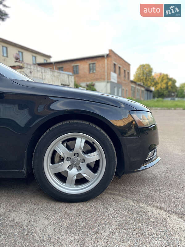 Седан Audi A4 2013 в Чернігові