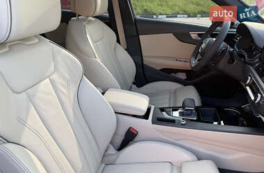 Седан Audi A4 2020 в 