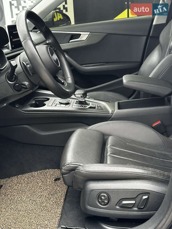 Седан Audi A4 2018 в Львове