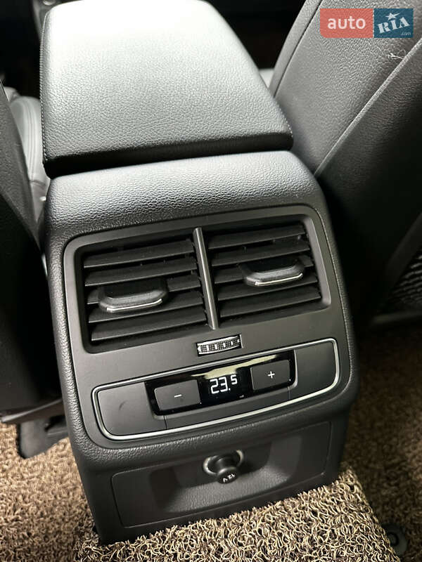 Седан Audi A4 2018 в Львове