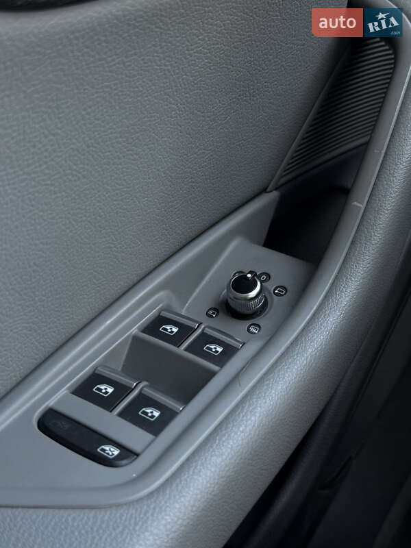 Седан Audi A4 2018 в Тернополе