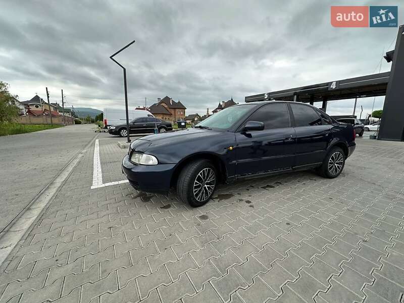 Седан Audi A4 1997 в Вижниці
