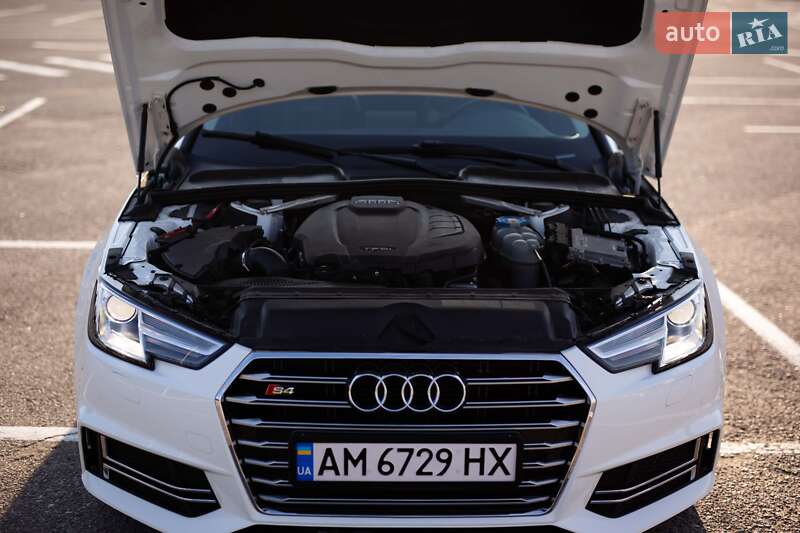 Седан Audi A4 2017 в Житомирі