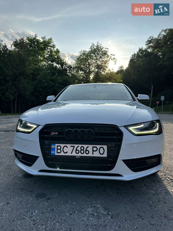 Седан Audi A4 2012 в 