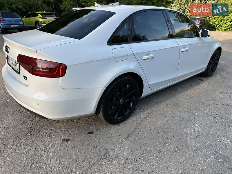 Седан Audi A4 2012 в Львове