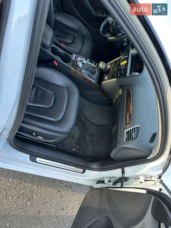 Седан Audi A4 2012 в Львове
