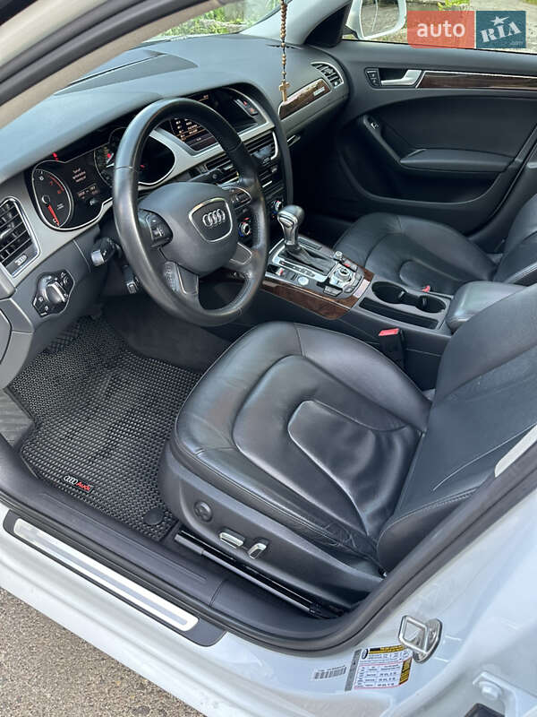 Седан Audi A4 2012 в Львове