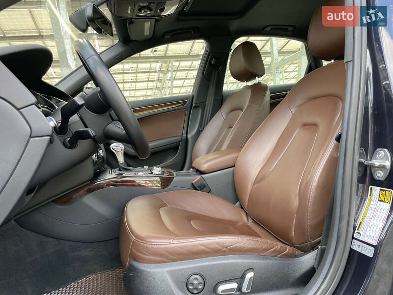 Седан Audi A4 2014 в Львові