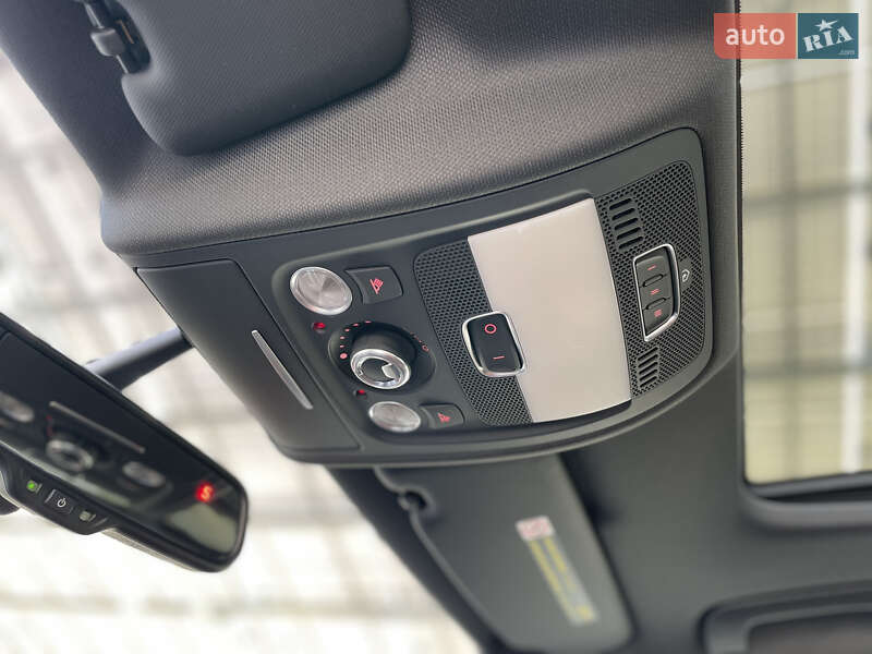Седан Audi A4 2014 в Львові