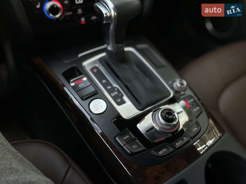 Седан Audi A4 2014 в Львові