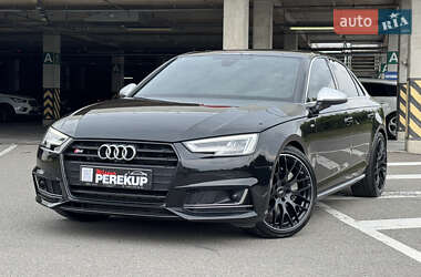 Седан Audi A4 2017 в 