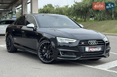 Седан Audi A4 2017 в 