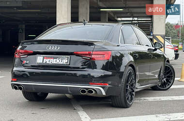 Седан Audi A4 2017 в 