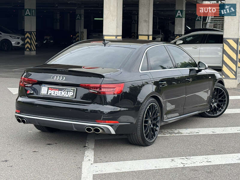 Седан Audi A4 2017 в Киеве