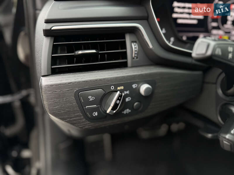 Седан Audi A4 2017 в Киеве