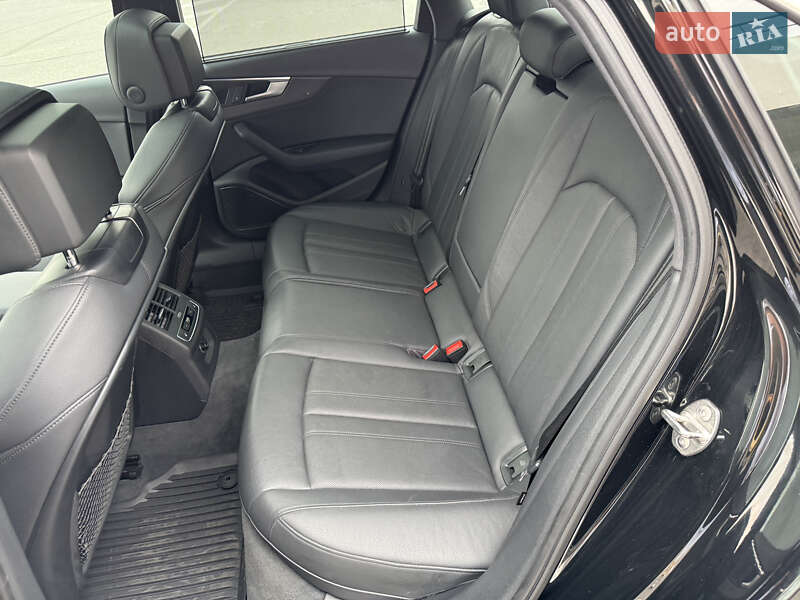 Седан Audi A4 2017 в Киеве