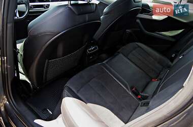 Седан Audi A4 2021 в 