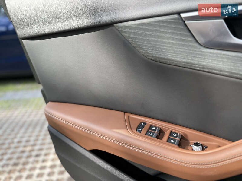 Седан Audi A4 2021 в Львові
