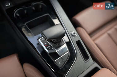 Седан Audi A4 2021 в 