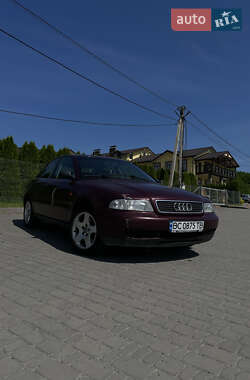 Седан Audi A4 1995 в Николаеве