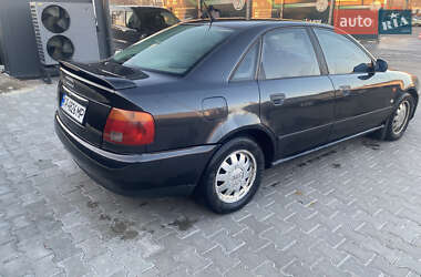 Седан Audi A4 1996 в 