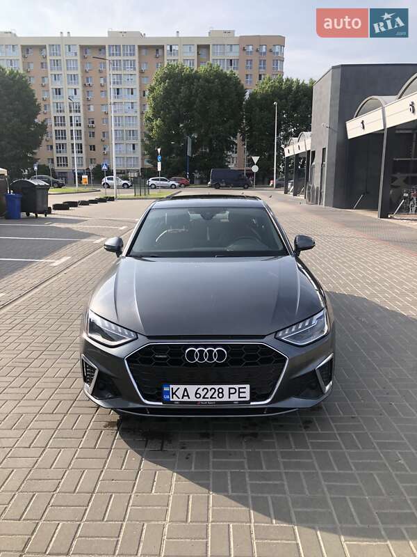 Седан Audi A4 2022 в Киеве