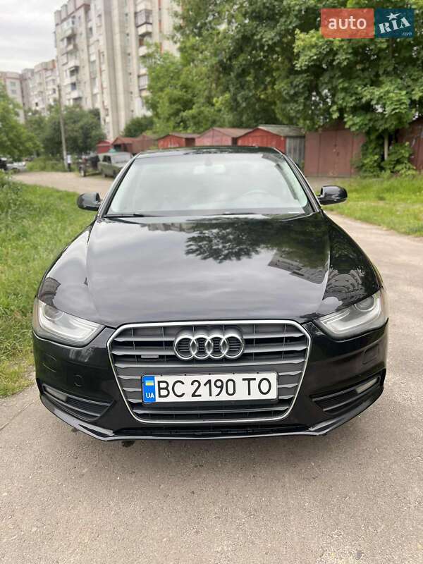 Седан Audi A4 2012 в Львове