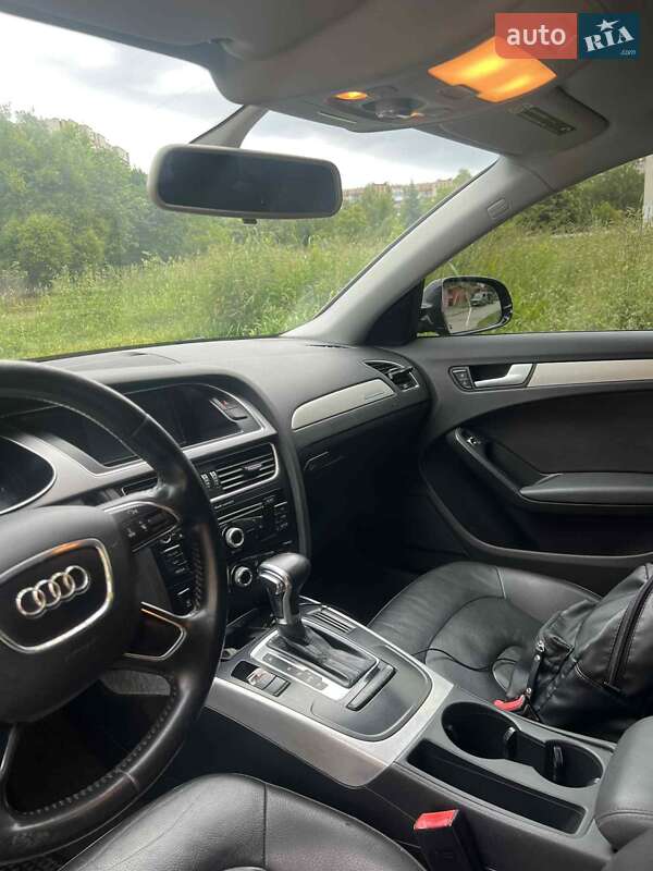 Седан Audi A4 2012 в Львове