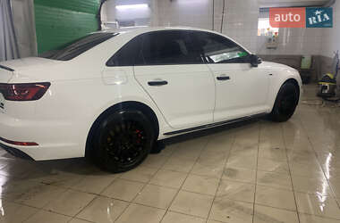 Седан Audi A4 2018 в 