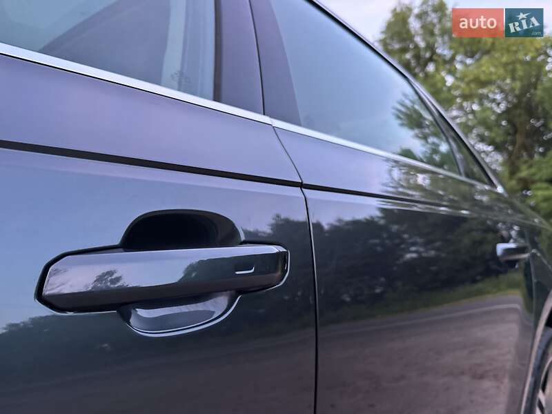 Седан Audi A4 2016 в Львове