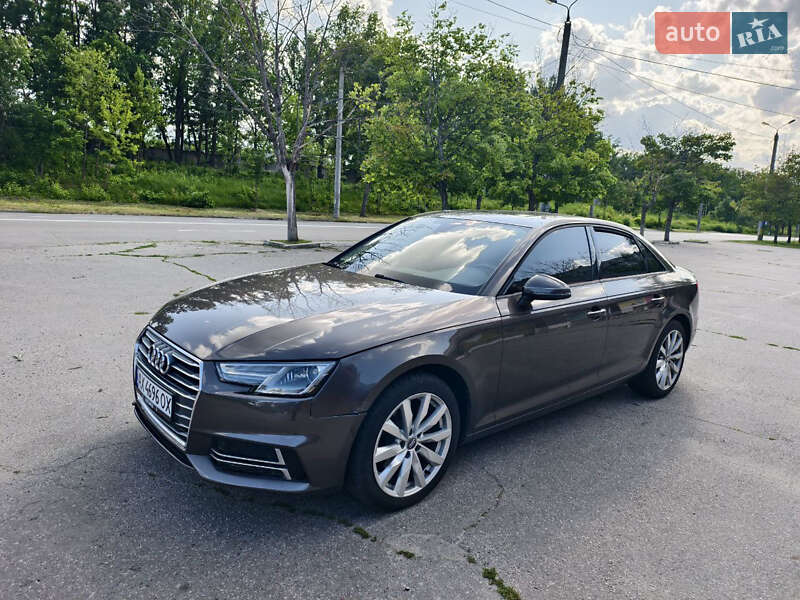 Седан Audi A4 2017 в 