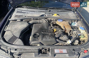 Седан Audi A4 2000 в 