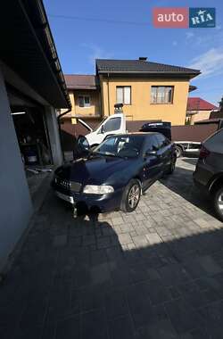 Седан Audi A4 1996 в Львові