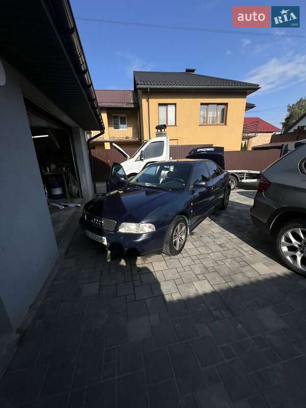 Седан Audi A4 1996 в 