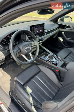 Седан Audi A4 2022 в 
