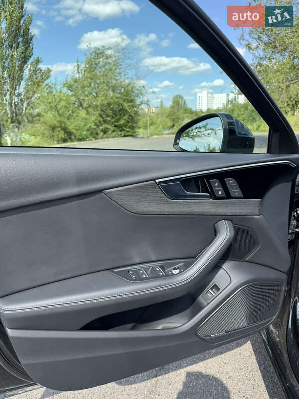 Седан Audi A4 2022 в Кривому Розі