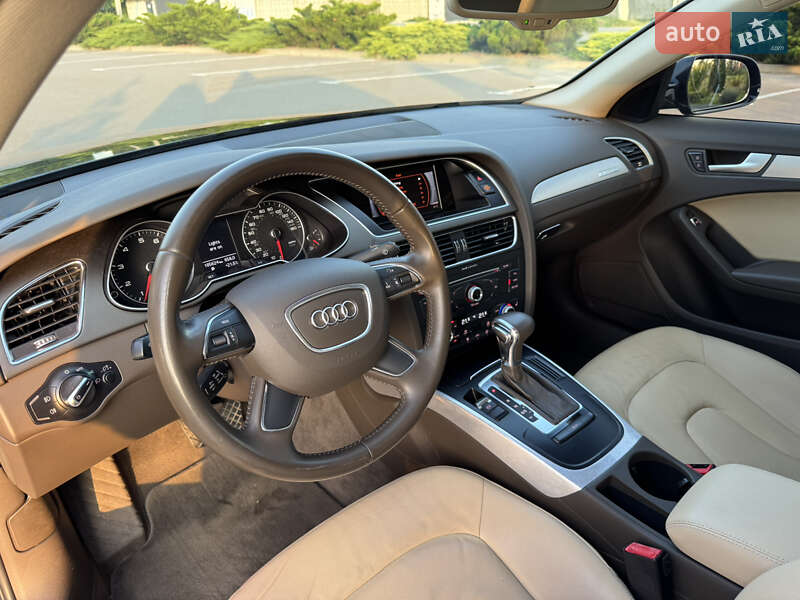 Седан Audi A4 2012 в Киеве