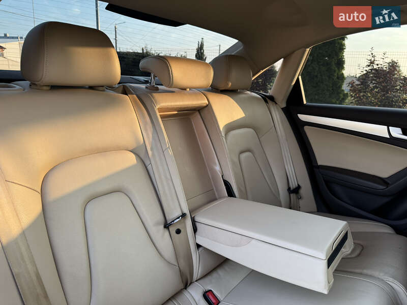 Седан Audi A4 2012 в Киеве