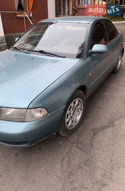 Седан Audi A4 1998 в 