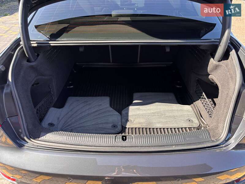 Седан Audi A4 2017 в Львове