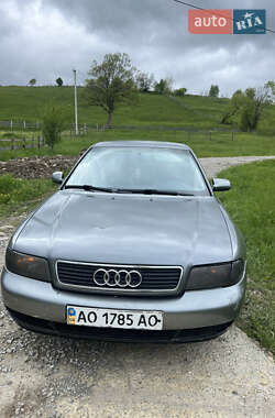 Седан Audi A4 1998 в 