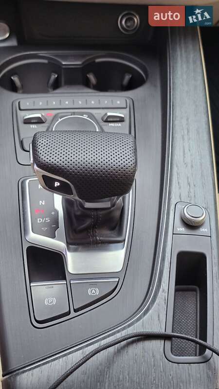 Седан Audi A4 2016 в Львове